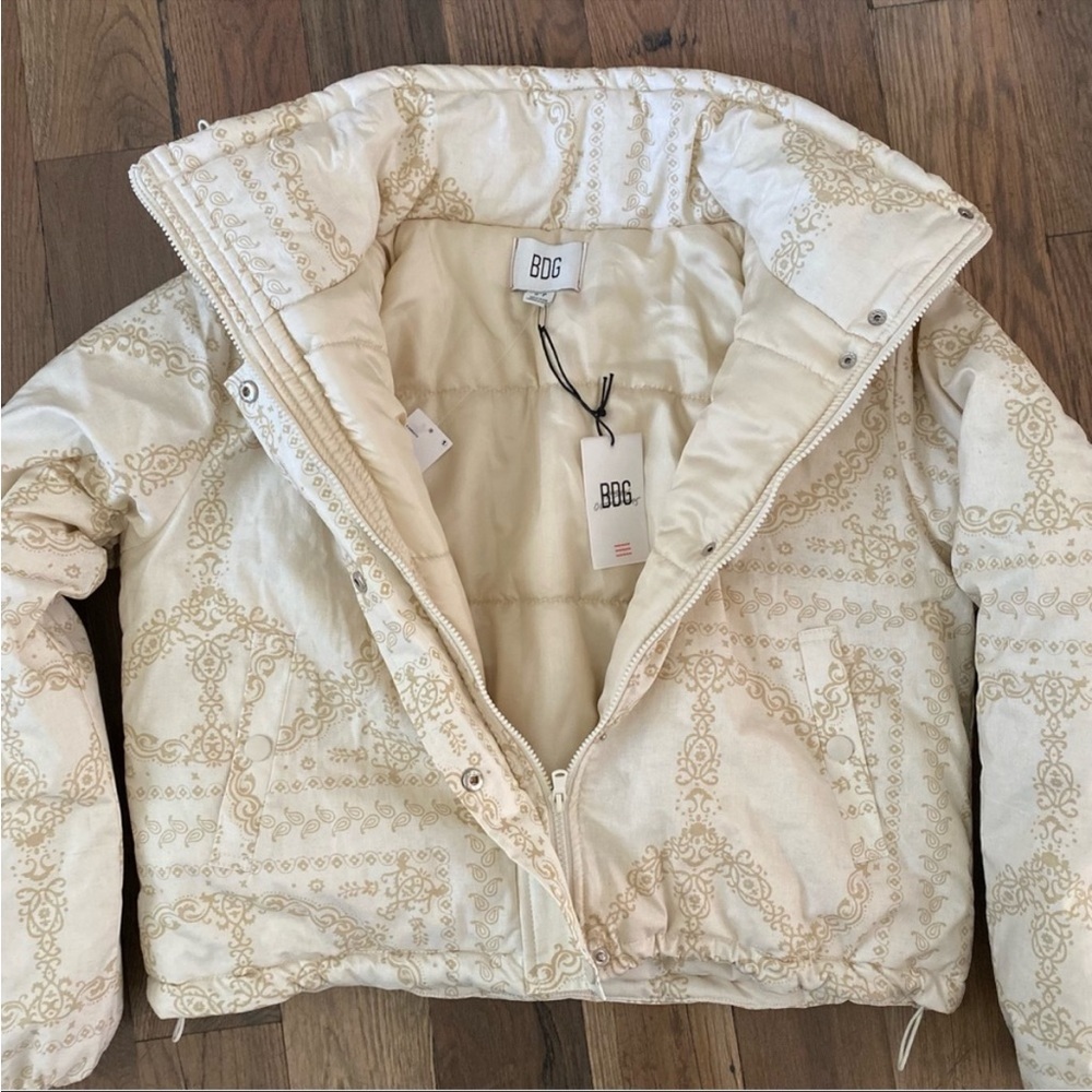 ✨✨ Bandana Printed Puffer Cropped Puffer Coat✨✨ urban outfitters